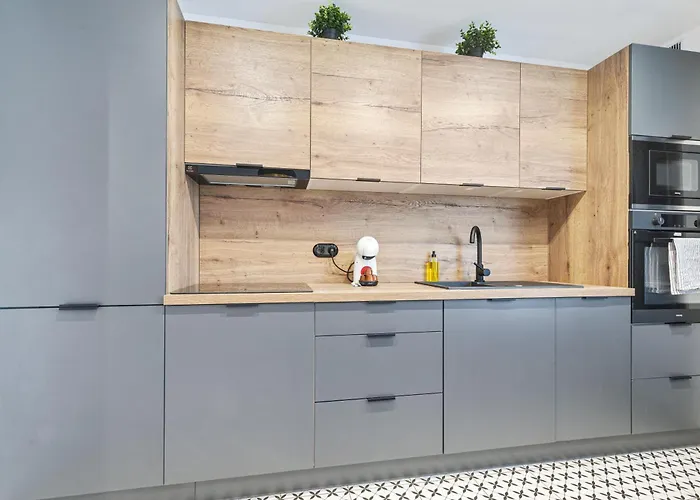 Lam Retro براتسيلافا